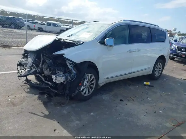 2C4RC1BG6JR204050 2018 CHRYSLER PACIFICA - Image 2