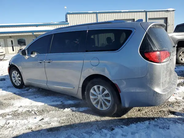 2C4RC1BG6JR211077 2018 CHRYSLER PACIFICA - Image 2