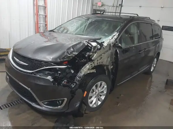 2C4RC1BG6JR211127 2018 CHRYSLER PACIFICA - Image 2