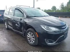 2C4RC1BG6JR214206 2018 CHRYSLER PACIFICA