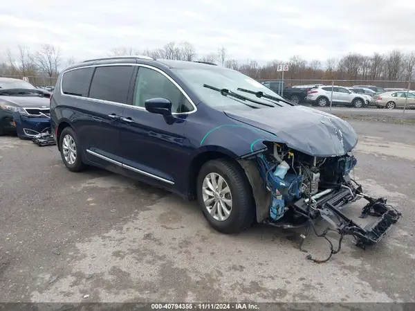 2C4RC1BG6JR233614 2018 CHRYSLER PACIFICA - Image 1
