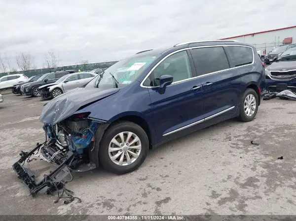 2C4RC1BG6JR233614 2018 CHRYSLER PACIFICA - Image 2
