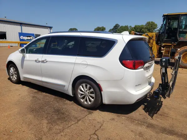 2C4RC1BG6JR235024 2018 CHRYSLER PACIFICA - Image 2