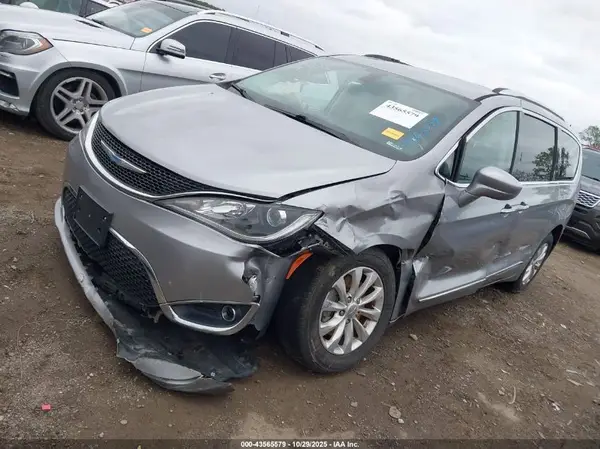 2C4RC1BG6JR246167 2018 CHRYSLER PACIFICA - Image 2