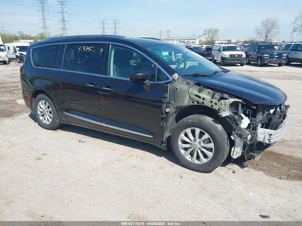 2C4RC1BG6JR253880 2018 CHRYSLER PACIFICA - Image 1