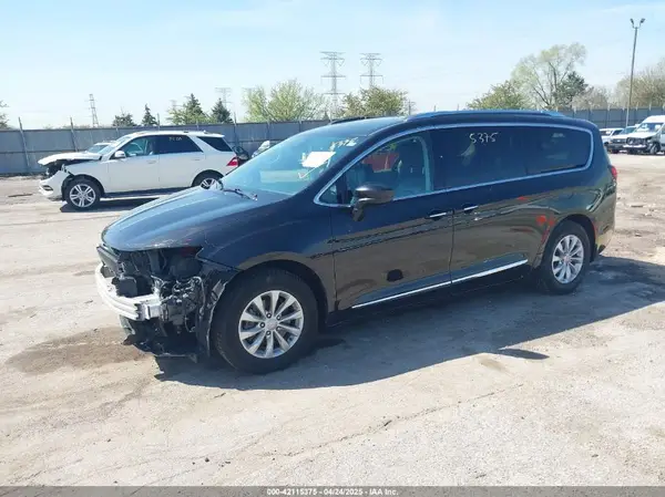 2C4RC1BG6JR253880 2018 CHRYSLER PACIFICA - Image 2
