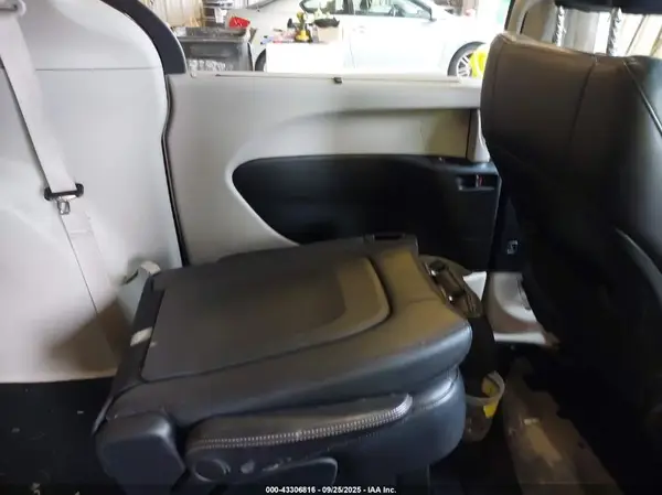 2C4RC1BG6JR258769 2018 CHRYSLER PACIFICA - Image 8
