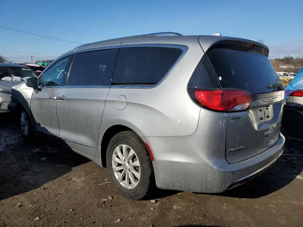 2C4RC1BG6JR261798 2018 CHRYSLER PACIFICA - Image 2