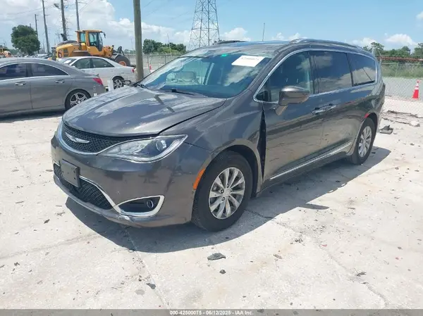 2C4RC1BG6JR269660 2018 CHRYSLER PACIFICA - Image 2