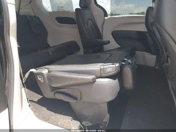 2C4RC1BG6JR269660 2018 CHRYSLER PACIFICA - Image 8