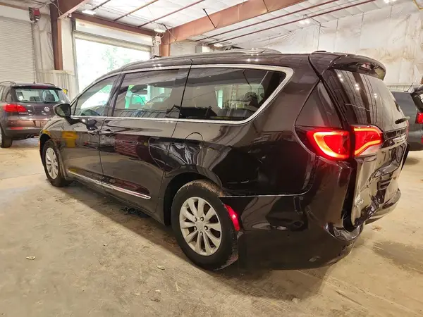 2C4RC1BG6JR270002 2018 CHRYSLER PACIFICA - Image 2