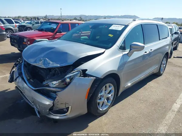 2C4RC1BG6JR270596 2018 CHRYSLER PACIFICA - Image 2