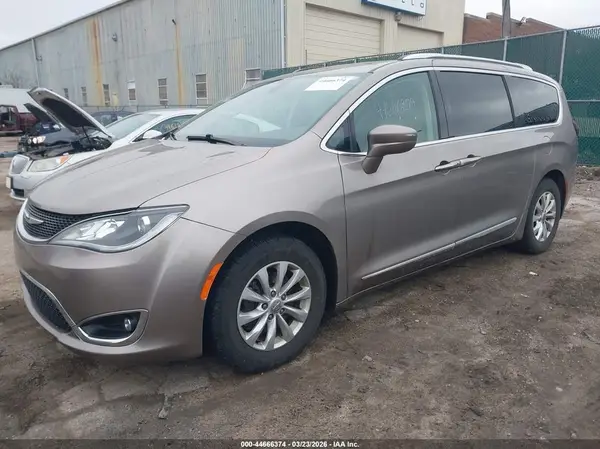 2C4RC1BG6JR295210 2018 CHRYSLER PACIFICA - Image 2