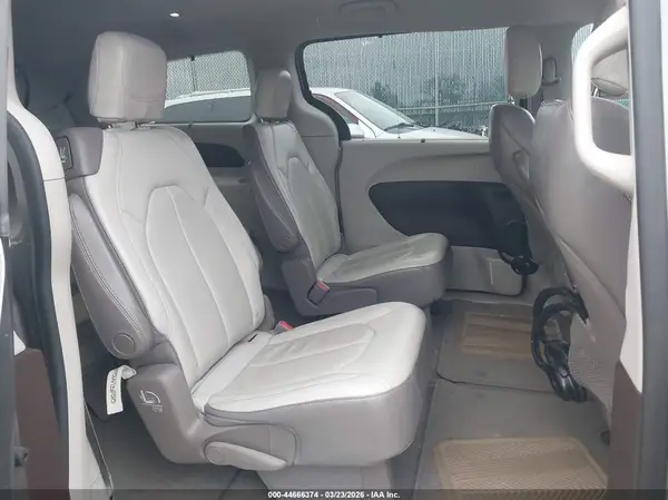 2C4RC1BG6JR295210 2018 CHRYSLER PACIFICA - Image 8