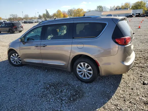 2C4RC1BG6JR306562 2018 CHRYSLER PACIFICA - Image 2