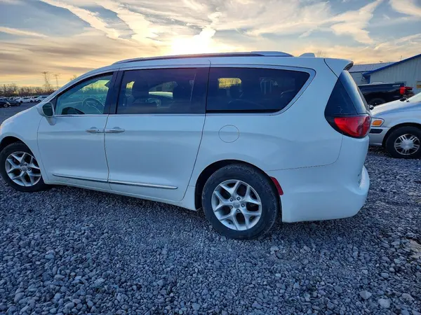 2C4RC1BG6JR310465 2018 CHRYSLER PACIFICA - Image 2