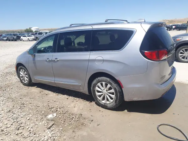 2C4RC1BG6JR330411 2018 CHRYSLER PACIFICA - Image 2