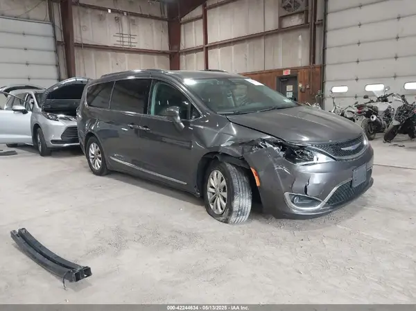 2C4RC1BG6JR352778 2018 CHRYSLER PACIFICA - Image 1