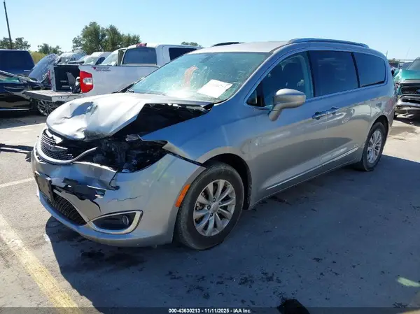2C4RC1BG6KR539732 2019 CHRYSLER PACIFICA - Image 2