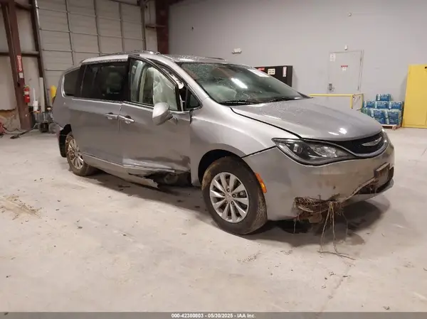 2C4RC1BG6KR560189 2019 CHRYSLER PACIFICA - Image 1
