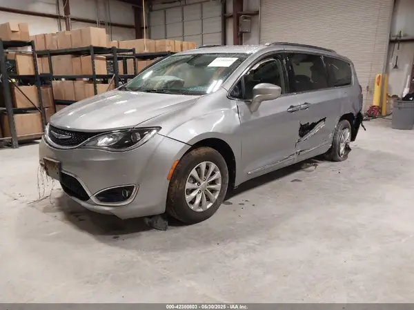 2C4RC1BG6KR560189 2019 CHRYSLER PACIFICA - Image 2