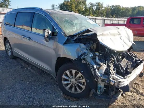 2C4RC1BG6KR561164 2019 CHRYSLER PACIFICA - Image 1