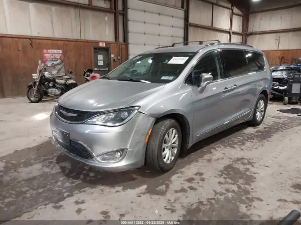 2C4RC1BG6KR582953 2019 CHRYSLER PACIFICA - Image 2