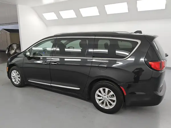 2C4RC1BG6KR597193 2019 CHRYSLER PACIFICA - Image 2