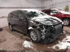 2C4RC1BG6KR680879 2019 CHRYSLER PACIFICA