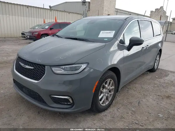 2C4RC1BG6PR532996 2023 CHRYSLER PACIFICA - Image 2