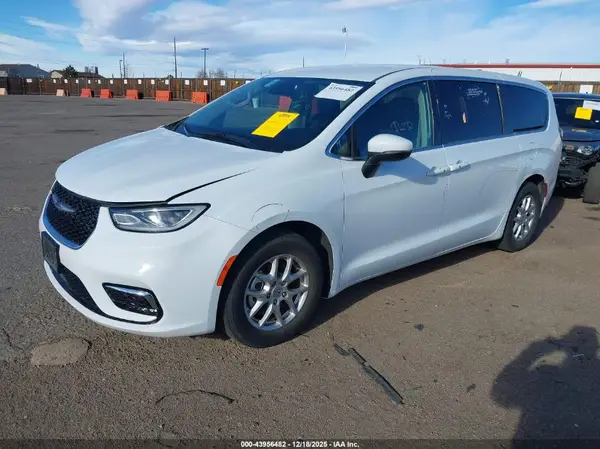 2C4RC1BG6PR580773 2023 CHRYSLER PACIFICA - Image 2