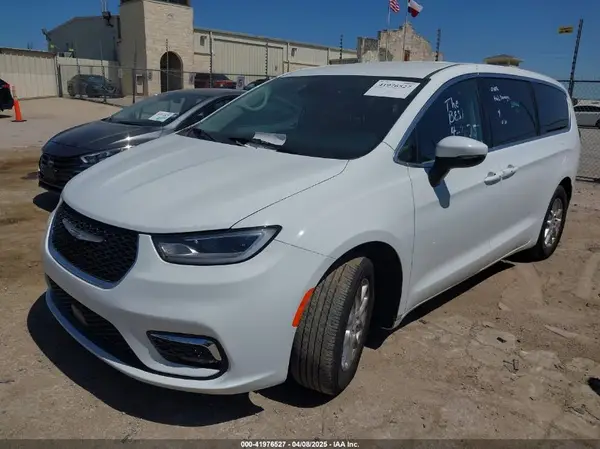 2C4RC1BG6PR581390 2023 CHRYSLER PACIFICA - Image 2