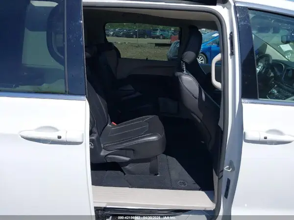 2C4RC1BG6PR611245 2023 CHRYSLER PACIFICA - Image 8
