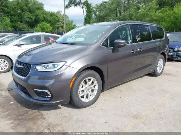 2C4RC1BG6PR612749 2023 CHRYSLER PACIFICA - Image 2