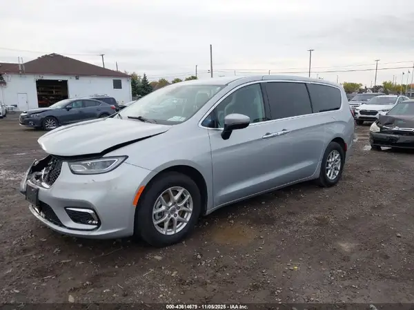 2C4RC1BG6PR613139 2023 CHRYSLER PACIFICA - Image 2