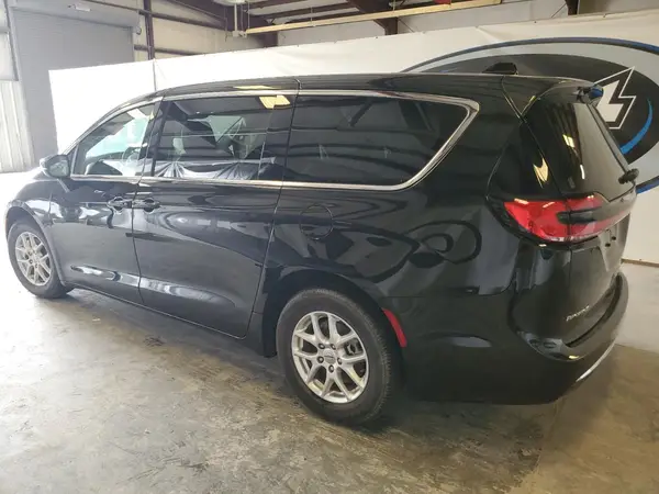 2C4RC1BG6PR624674 2023 CHRYSLER PACIFICA - Image 2