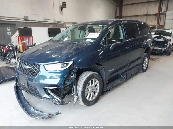 2C4RC1BG6RR100900 2024 CHRYSLER PACIFICA - Image 2