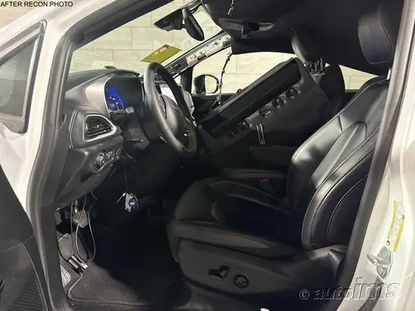 2C4RC1BG6SR521876 2025 CHRYSLER PACIFICA - Image 2