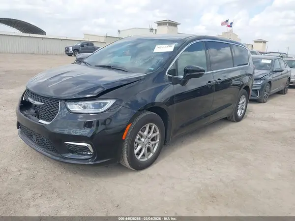 2C4RC1BG6TR156939 2026 CHRYSLER PACIFICA - Image 2