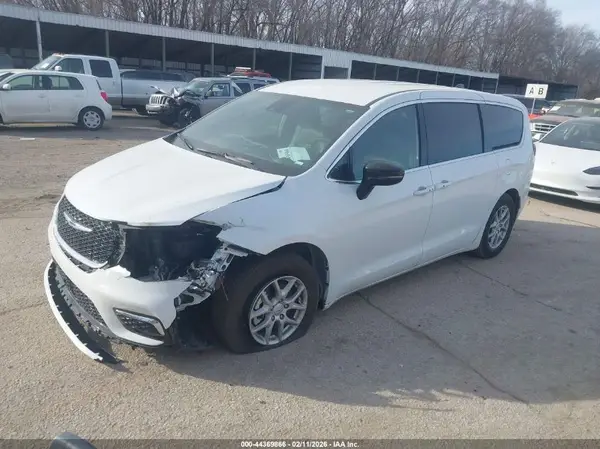2C4RC1BG6TR157315 2026 CHRYSLER PACIFICA - Image 2