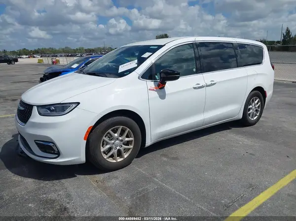 2C4RC1BG6TR170372 2026 CHRYSLER PACIFICA - Image 2