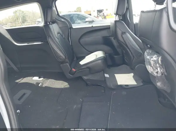 2C4RC1BG6TR170372 2026 CHRYSLER PACIFICA - Image 8