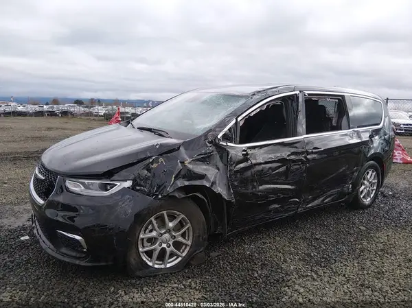 2C4RC1BG6TR231705 2026 CHRYSLER PACIFICA - Image 2
