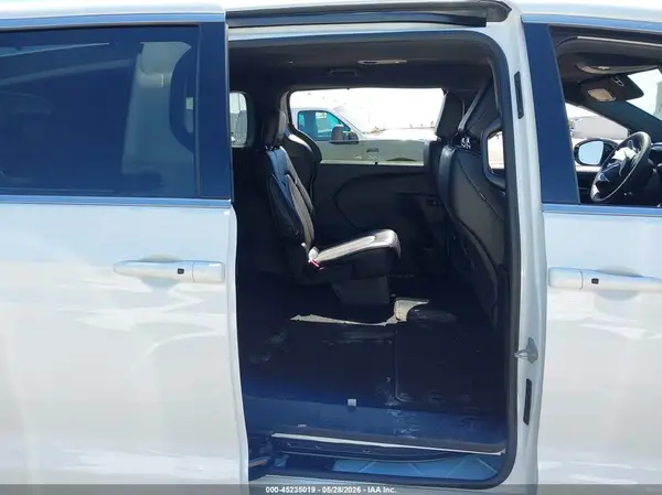 2C4RC1BG6TR262727 2026 CHRYSLER PACIFICA - Image 8