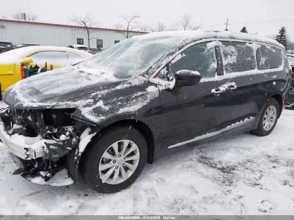 2C4RC1BG7HR506750 2017 CHRYSLER PACIFICA - Image 2