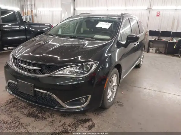 2C4RC1BG7HR511124 2017 CHRYSLER PACIFICA - Image 2