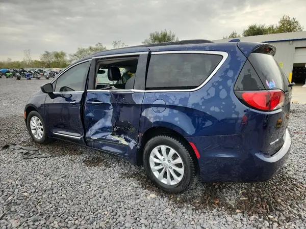 2C4RC1BG7HR513021 2017 CHRYSLER PACIFICA - Image 2