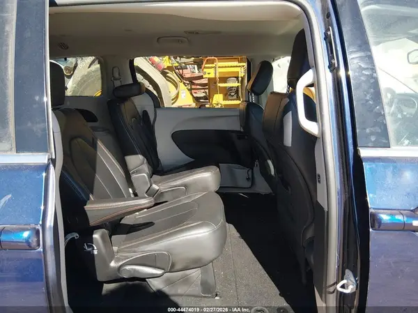 2C4RC1BG7HR514864 2017 CHRYSLER PACIFICA - Image 8