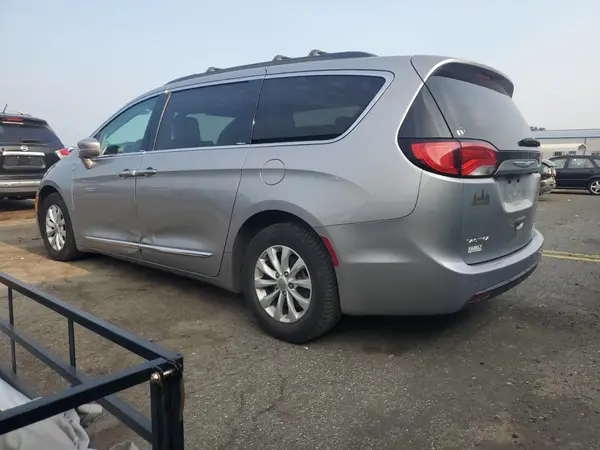 2C4RC1BG7HR516646 2017 CHRYSLER PACIFICA - Image 2