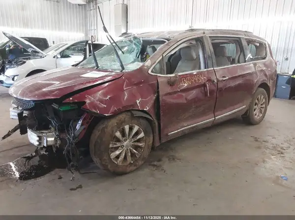 2C4RC1BG7HR518963 2017 CHRYSLER PACIFICA - Image 2